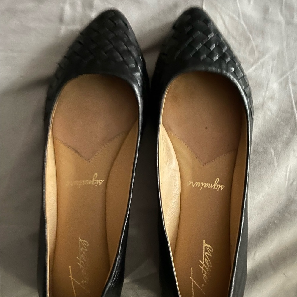 Super cute black walking co dress shoes